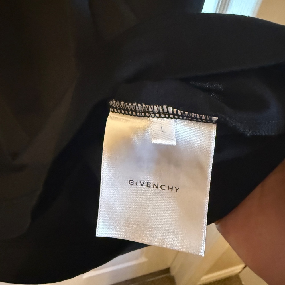 Givenchy Classic Black Apparel - Picture 3 of 3